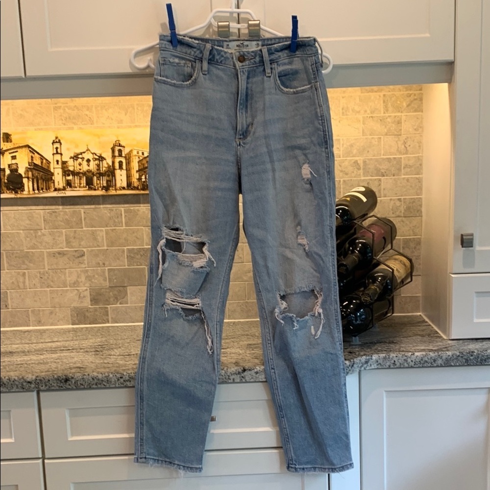 Hollister Curvy High-Rise Mom Jeans in Light Blue